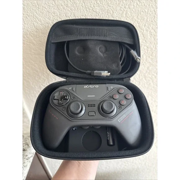 Astro Gaming C40 TR Wireless Controller Compatible w/ PlayStation 4/Pc. complete
